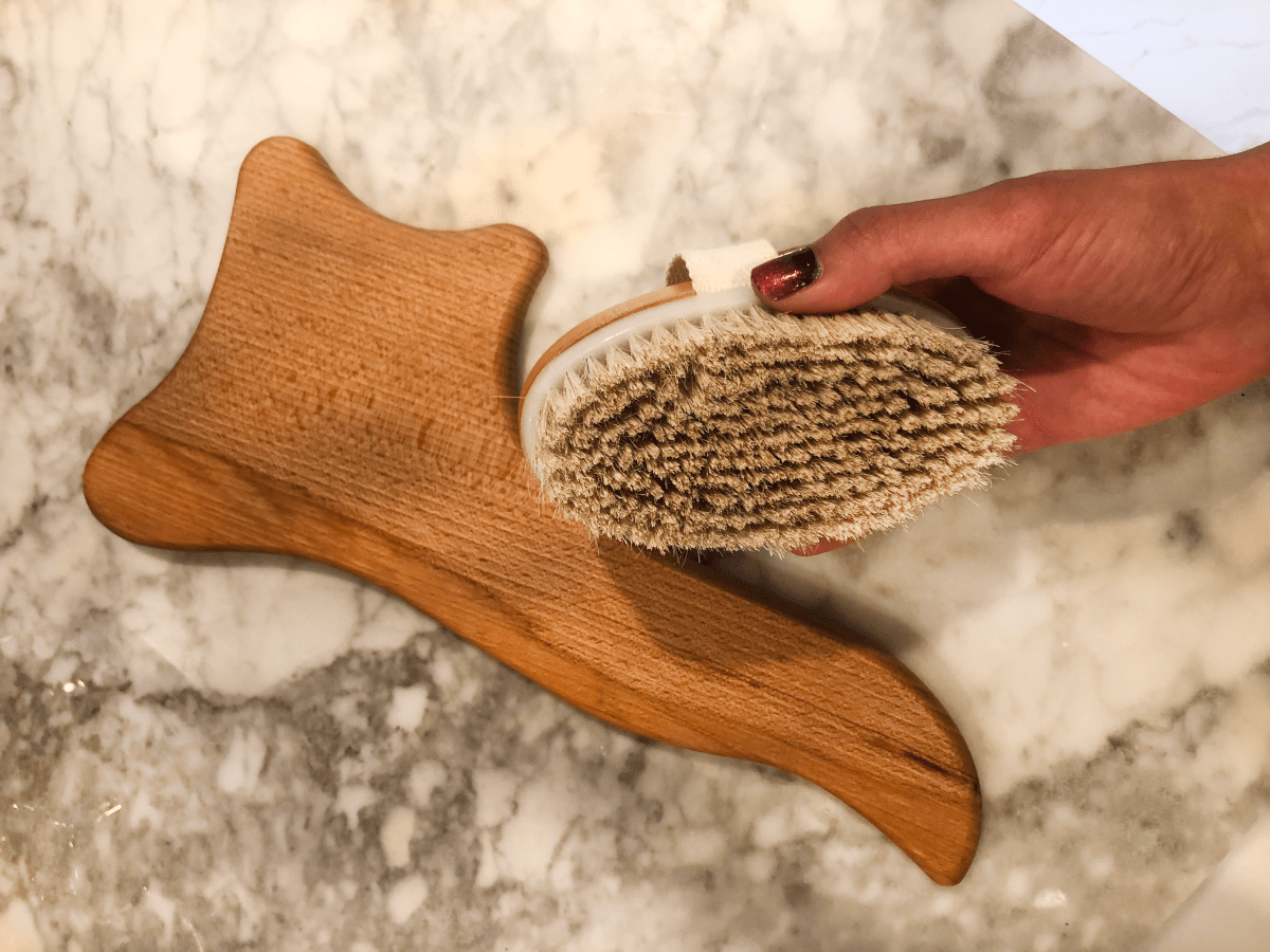 Smoothing Cellulite with Dry Brushing & Lymphatic Massage at&nbsp;home.